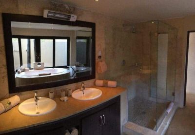 Buffalo Thorn Lodge